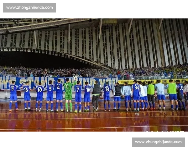 中超第 27 轮综述:双雄险胜守排位,蓉城冲二青岛陷绝境 中超第 27 轮综述:双雄险胜守排位,蓉城冲二青岛陷绝境